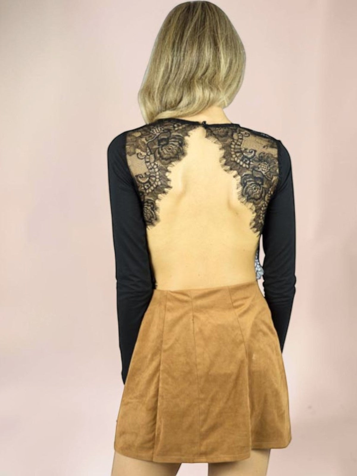 Body Liage Manga Comprida Detalhes em Renda Decote nas Costas Preto