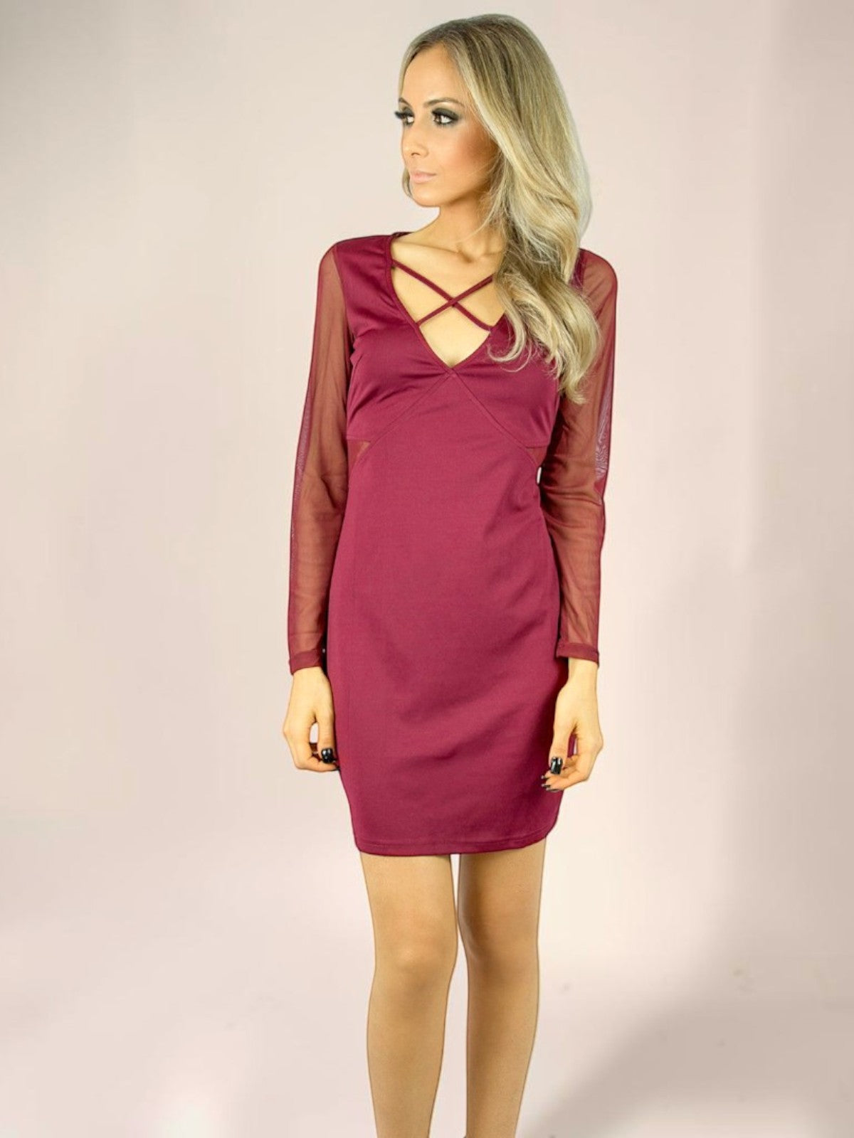 Vestido Liage Curto Liso Manga Comprida Transparência Tule Recortes Vinho