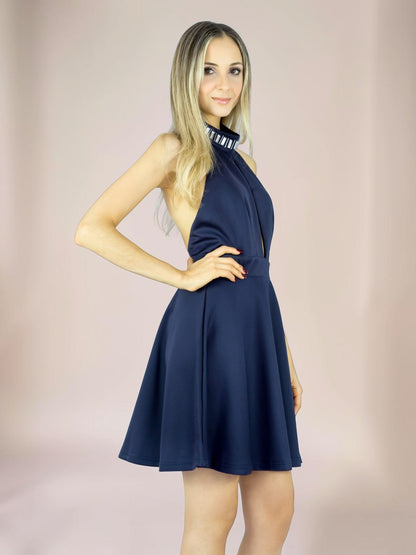 Vestido Liage Curto Liso Frente Única Gola Bordada com Pedras Transparentes Azul Escuro Marinho Navy