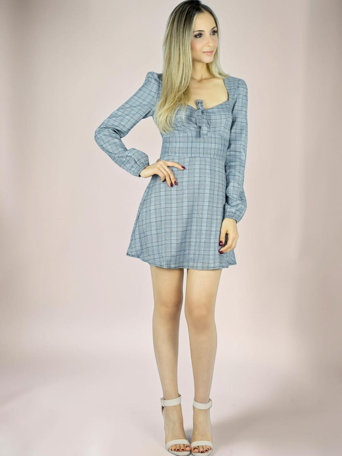 Vestido Liage Curto Manga Comprida Laço Xadrez Cinza Preto e Branco