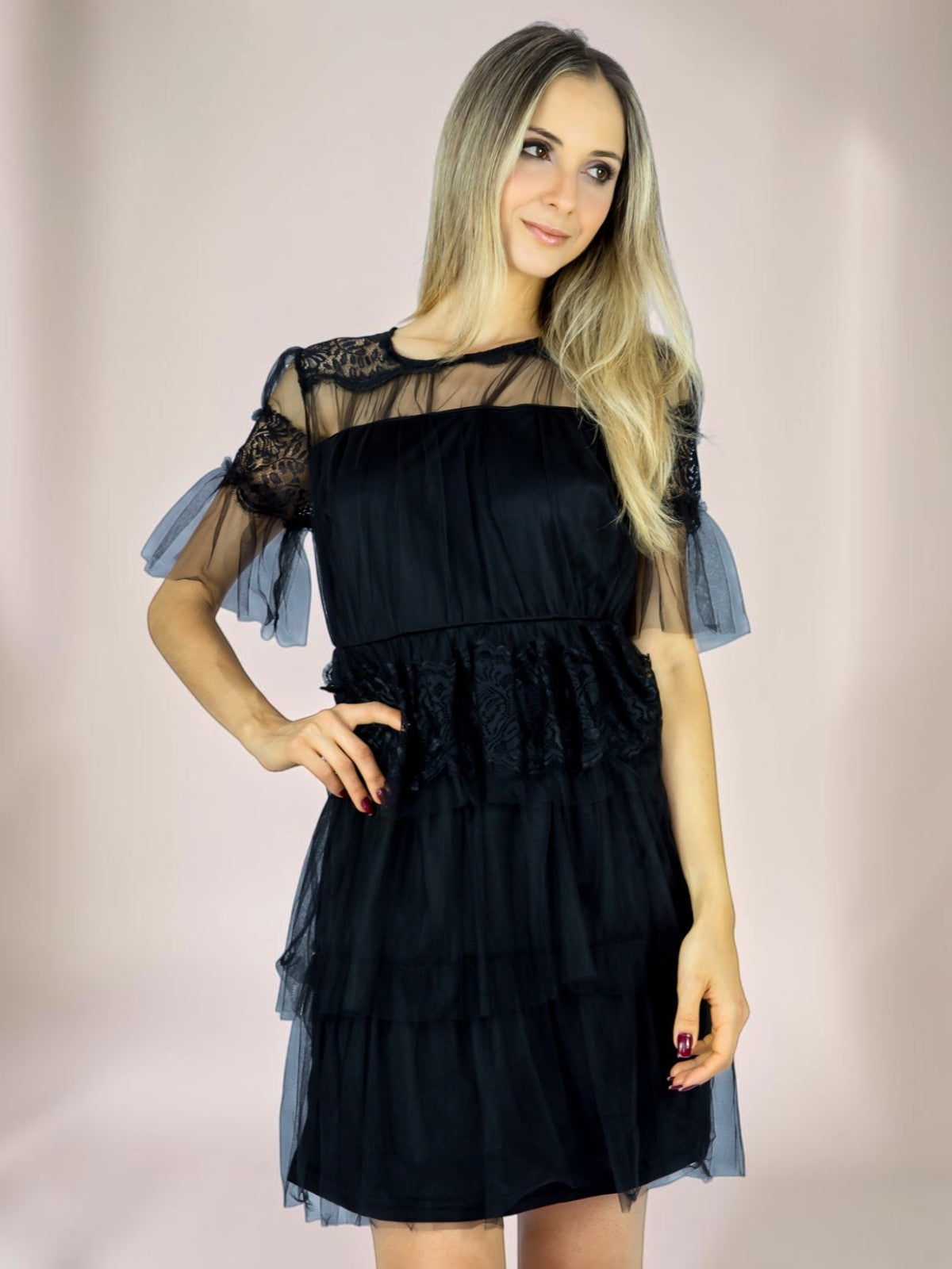 Vestido Liage Curto Liso Manga Curta Renda Tule Babado Transparência Preto
