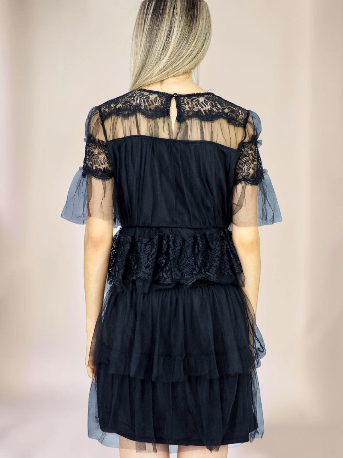 Vestido Liage Curto Liso Manga Curta Renda Tule Babado Transparência Preto