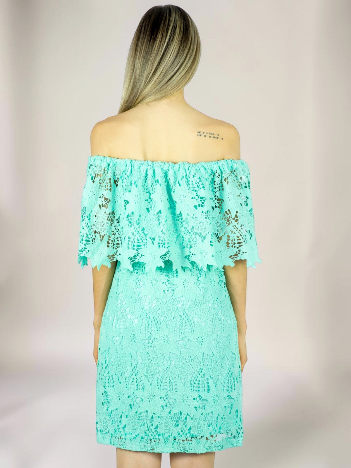 Vestido Liage Curto Liso Ombro a Ombro Ciganinha Renda Crochê Azul Verde Água