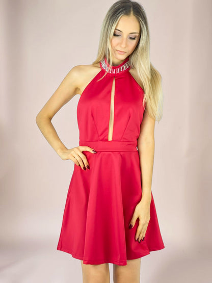 Vestido Liage Curto Liso Frente Única Gola Bordada com Pedras Transparentes Vermelho