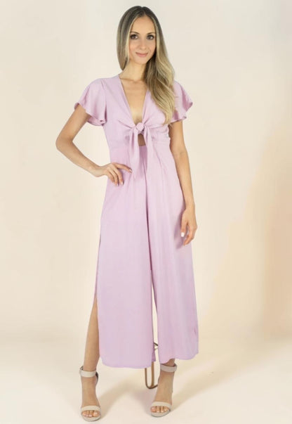 Macacão Liage Liso Pantacourt Manga Curta Decote Laço Fenda Lateral Transparencia Babado Chiffon Rosa Claro