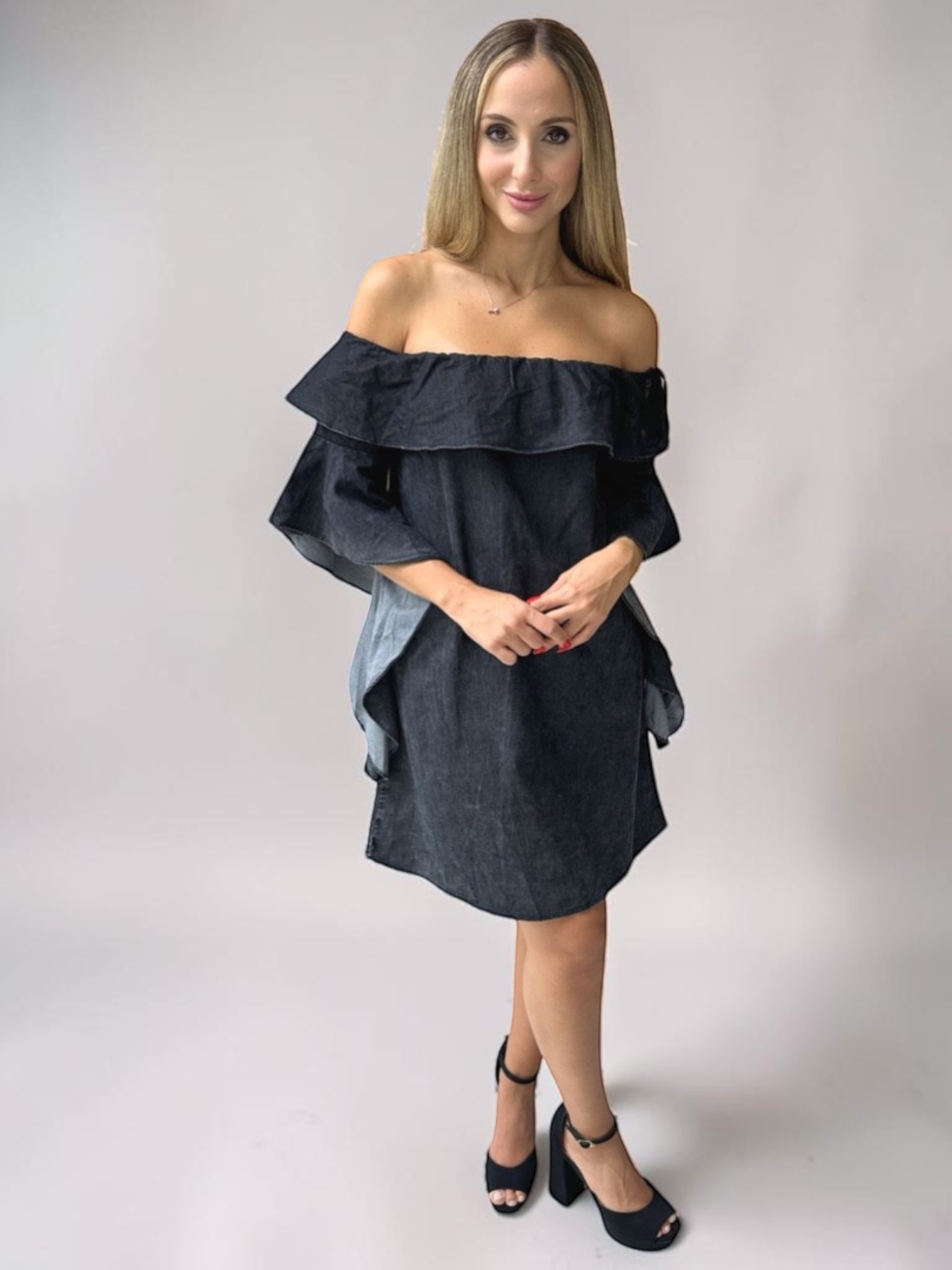Vestido Liage Curto Jeans Denin Liso Babado Ombro a Ombro Ciganinha Azul Escuro