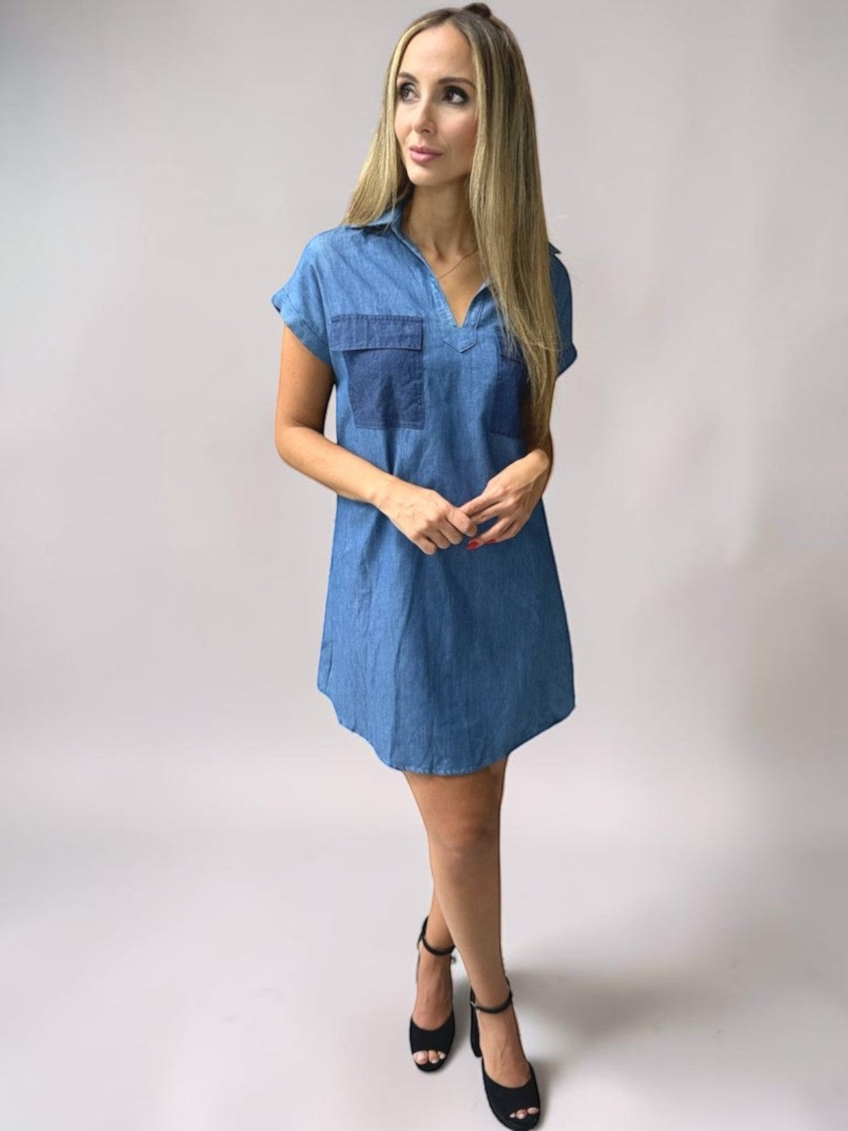 Vestido Liage Curto Jeans Denin Liso Bolso Gola Manga Curta Azul