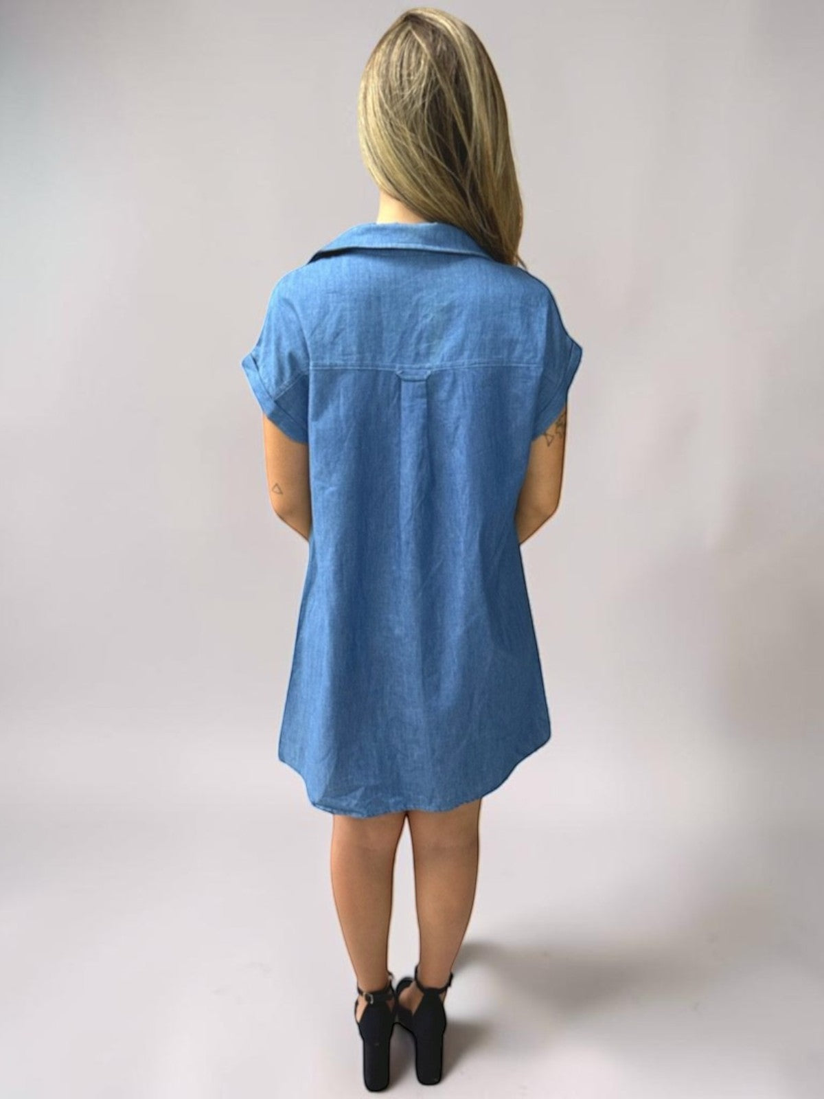 Vestido Liage Curto Jeans Denin Liso Bolso Gola Manga Curta Azul