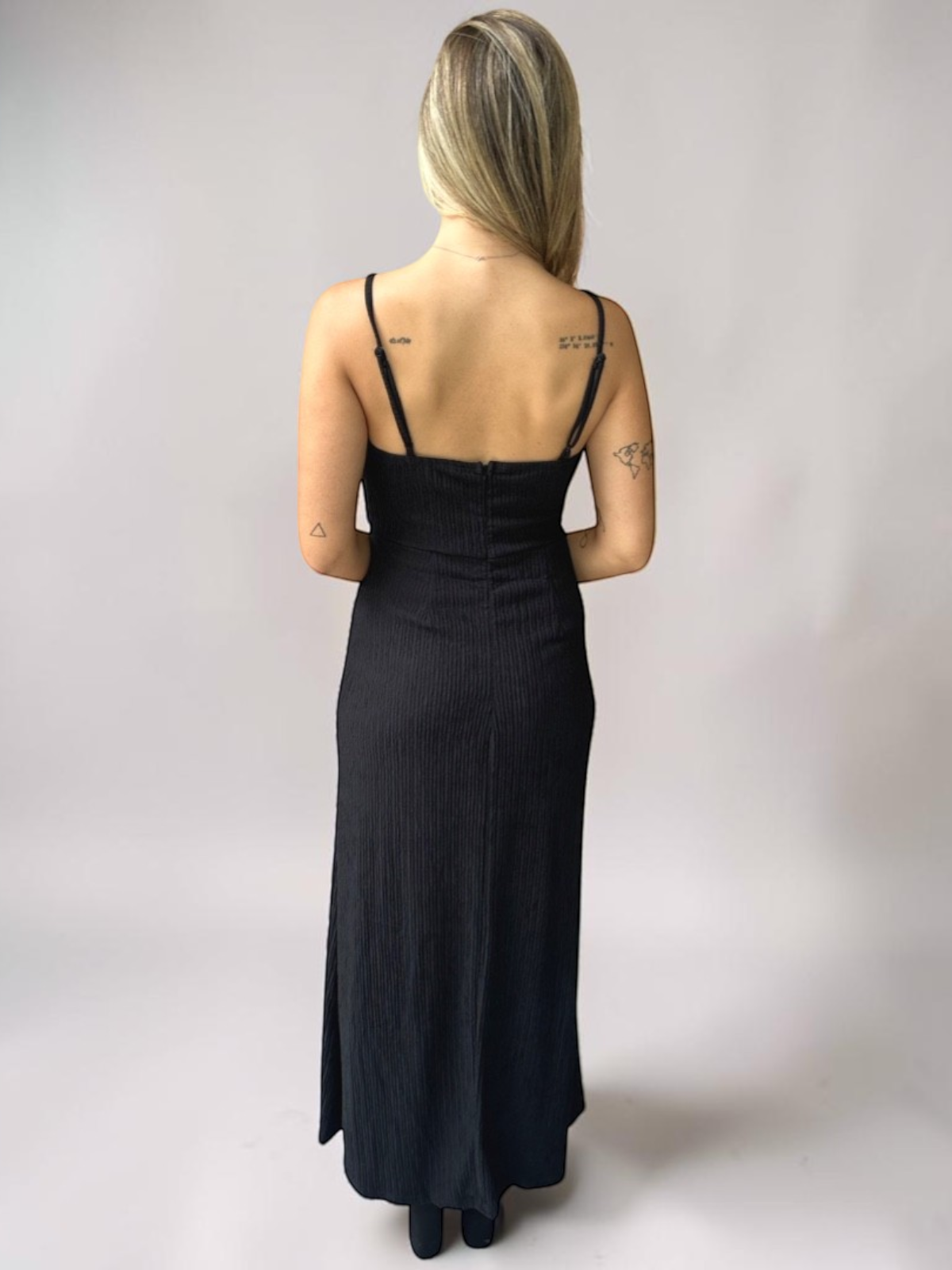 Vestido Liage Festa Longo Alça Alcinha Tecido Texturizado Flor Preto Nude