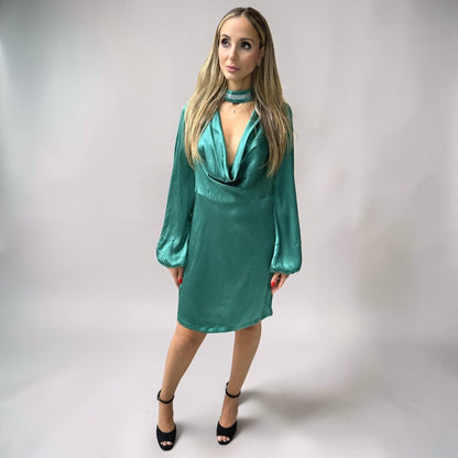 Vestido Liage Curto Festa Liso Brilho Manga Comprida Strass Drapeado Chocker Metalizado Verde Escuro