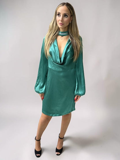 Vestido Liage Curto Festa Liso Brilho Manga Comprida Strass Drapeado Chocker Metalizado Verde Escuro