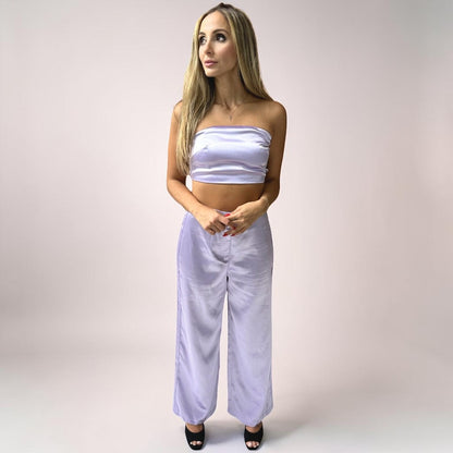 Conjunto Calça e Cropped Alça Liage Cetim Brilho Tomara que Caia Lilás Lavanda