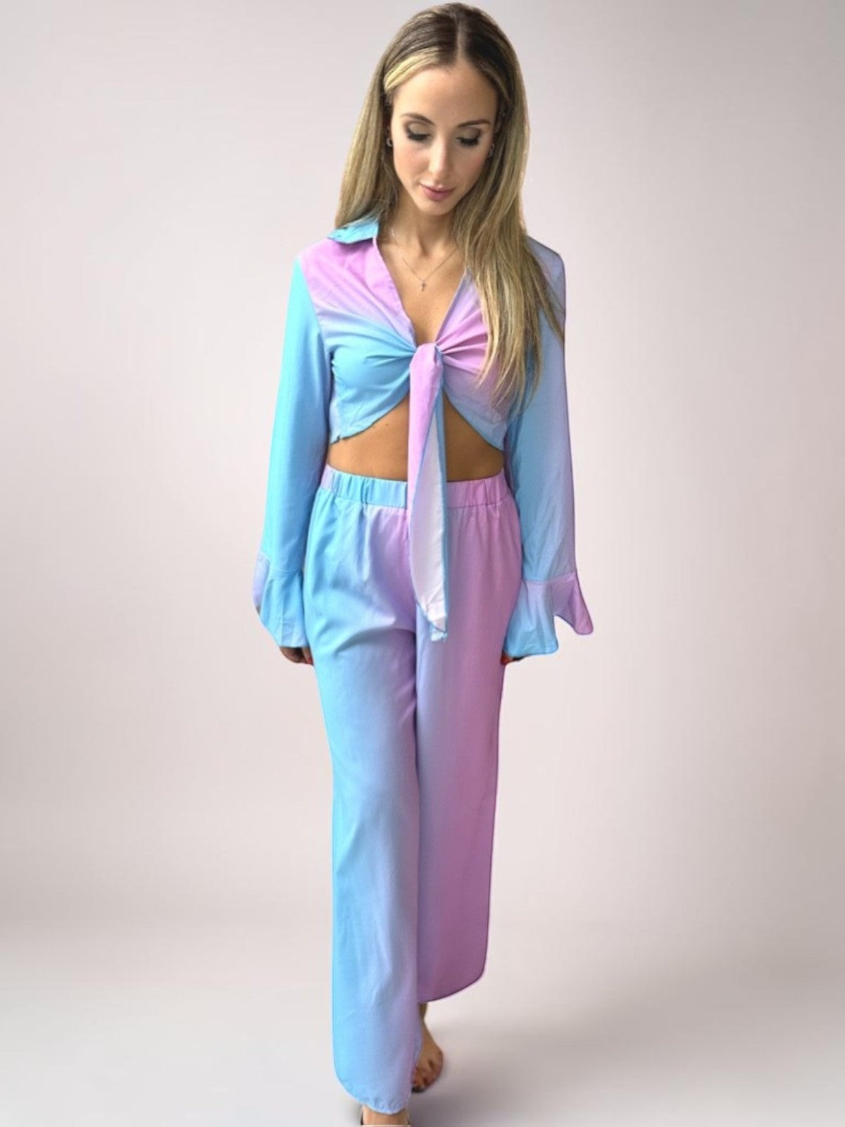Conjunto Calça e Cropped Liage Manga Comprida Laço Amarração Babado Tye Dye Azul Claro Rosa Lilás Lavanda