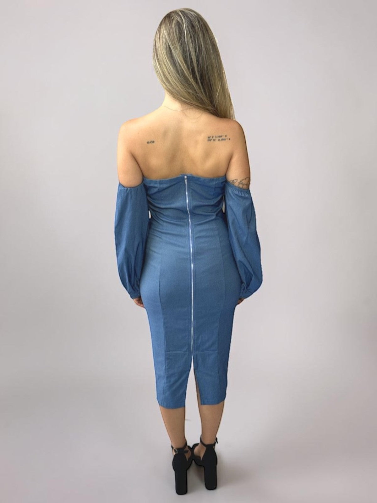 Vestido Liage Midi Liso Tomara que Caia Manga Comprida Jeans Denim Azul Claro