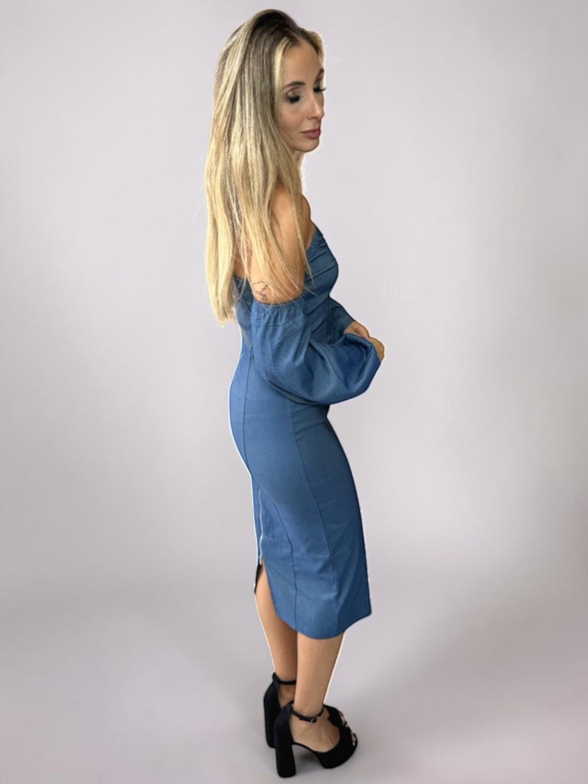 Vestido Liage Midi Liso Tomara que Caia Manga Comprida Jeans Denim Azul Claro
