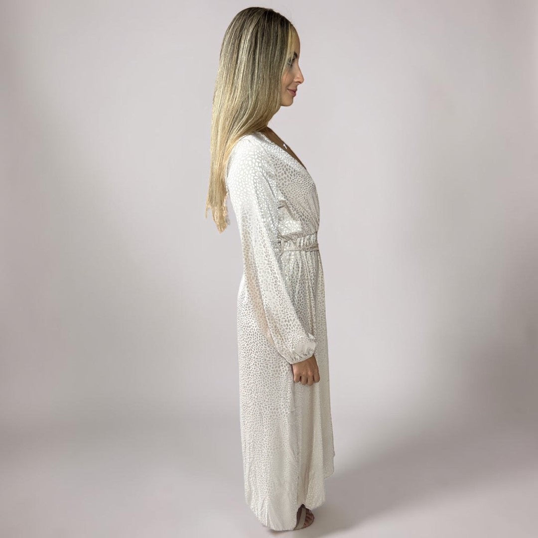 Vestido Liage Longo Festa Liso Brilho Onça Oncinha Fenda Manga Comprida Metalizado Nude