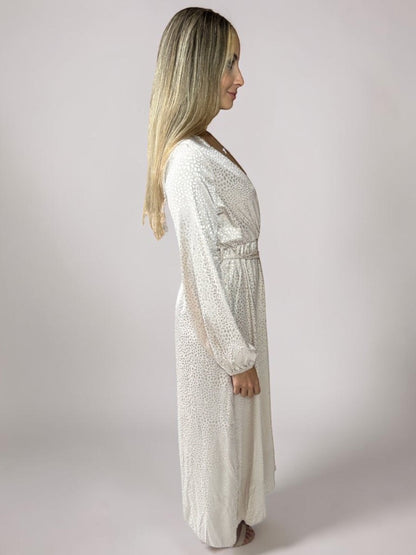 Vestido Liage Longo Festa Liso Brilho Onça Oncinha Fenda Manga Comprida Metalizado Nude