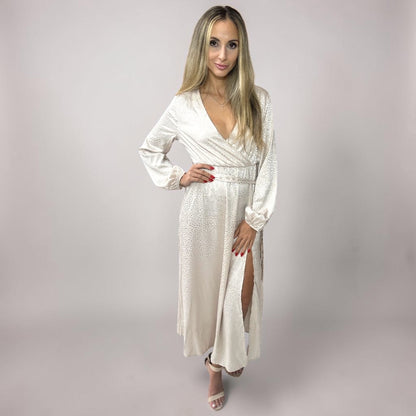 Vestido Liage Longo Festa Liso Brilho Onça Oncinha Fenda Manga Comprida Metalizado Nude