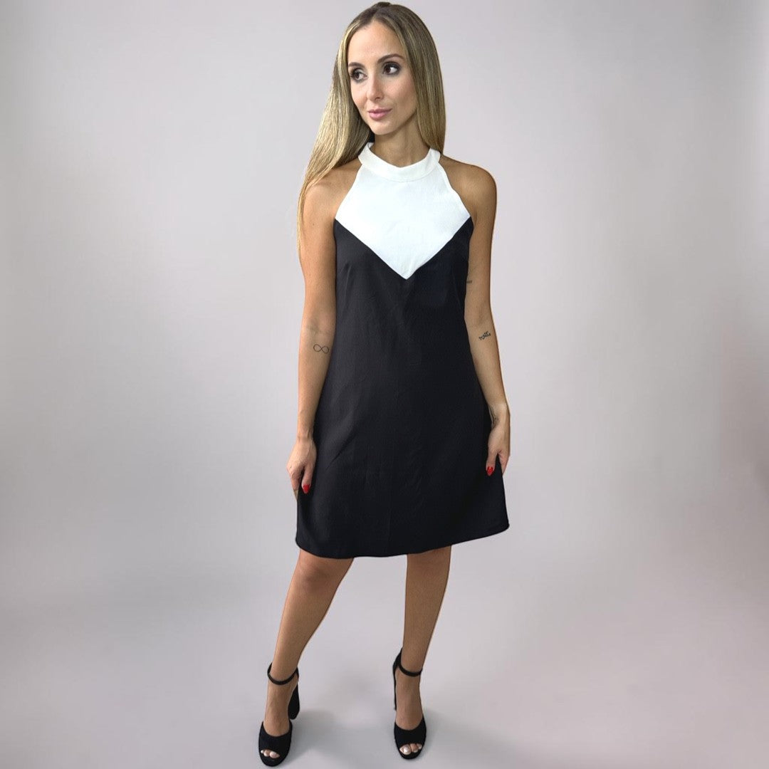 Vestido Liage Curto Liso Sem Manga Decote Canoa Chocker Off White Preto