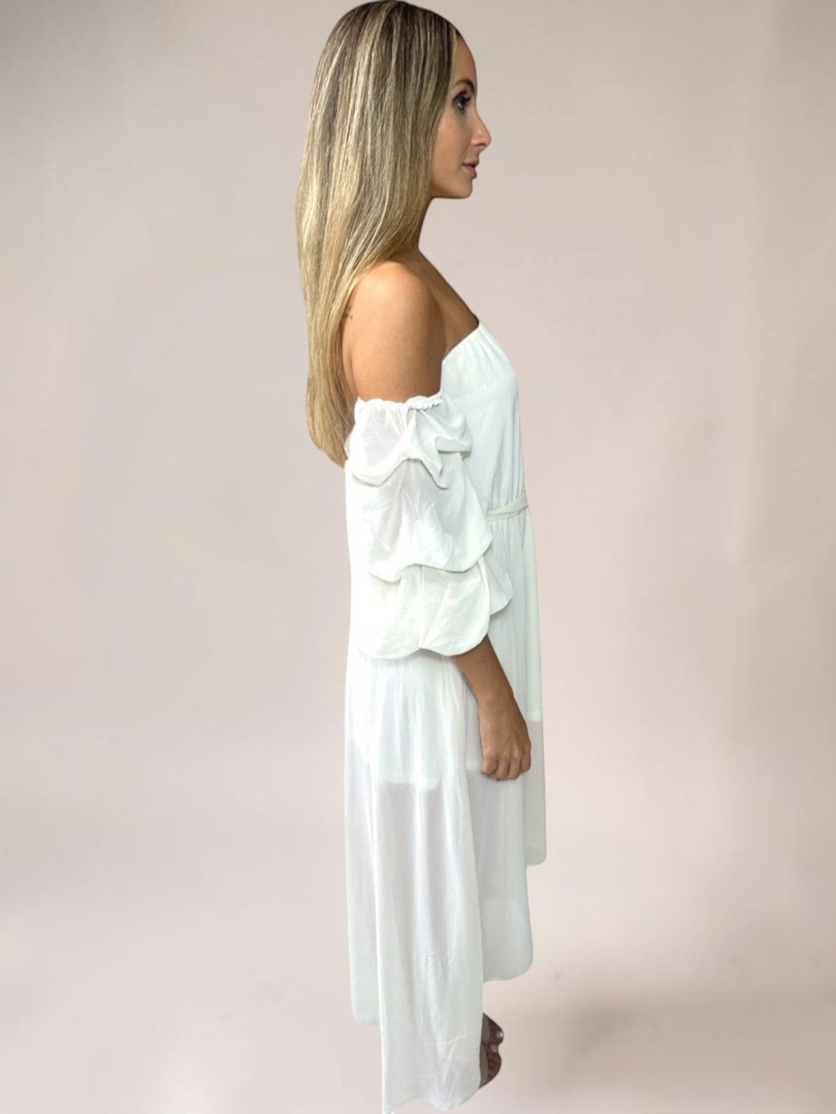 Vestido Liage Midi Mullet Liso Ombro a Ombro Babado Transparência Off White Nude