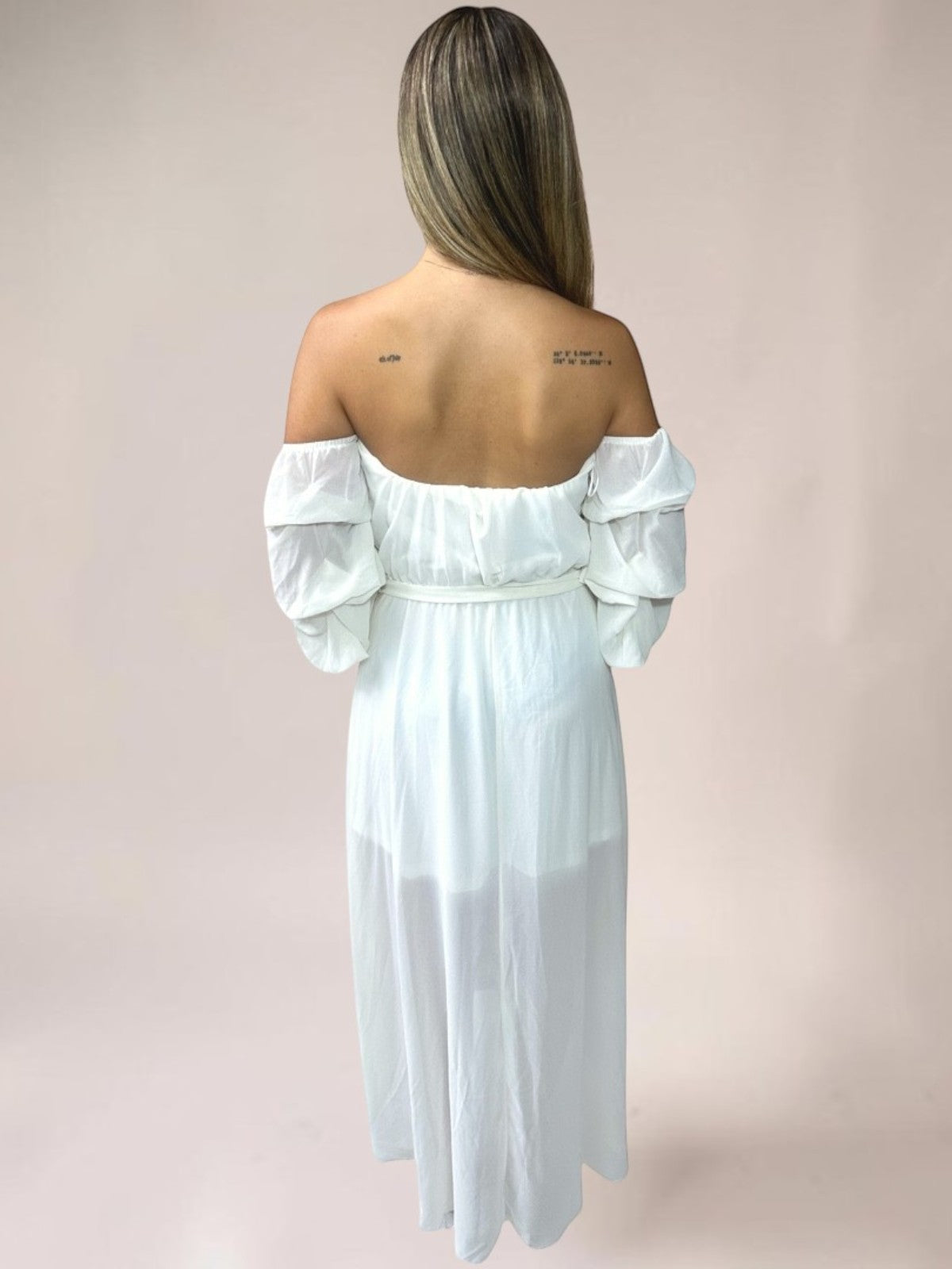 Vestido Liage Midi Mullet Liso Ombro a Ombro Babado Transparência Off White Nude