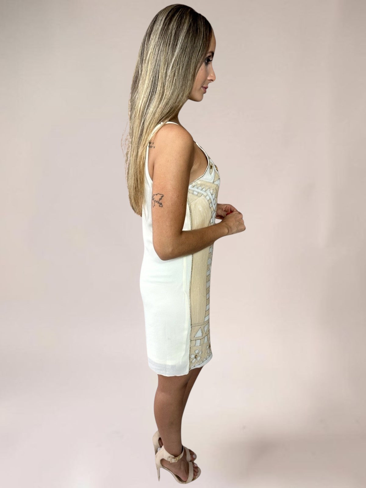 Vestido Liage Curto Bordado Festa Pedra Pedraria Cristais Brilho Dourado Nude Bronze Marfim