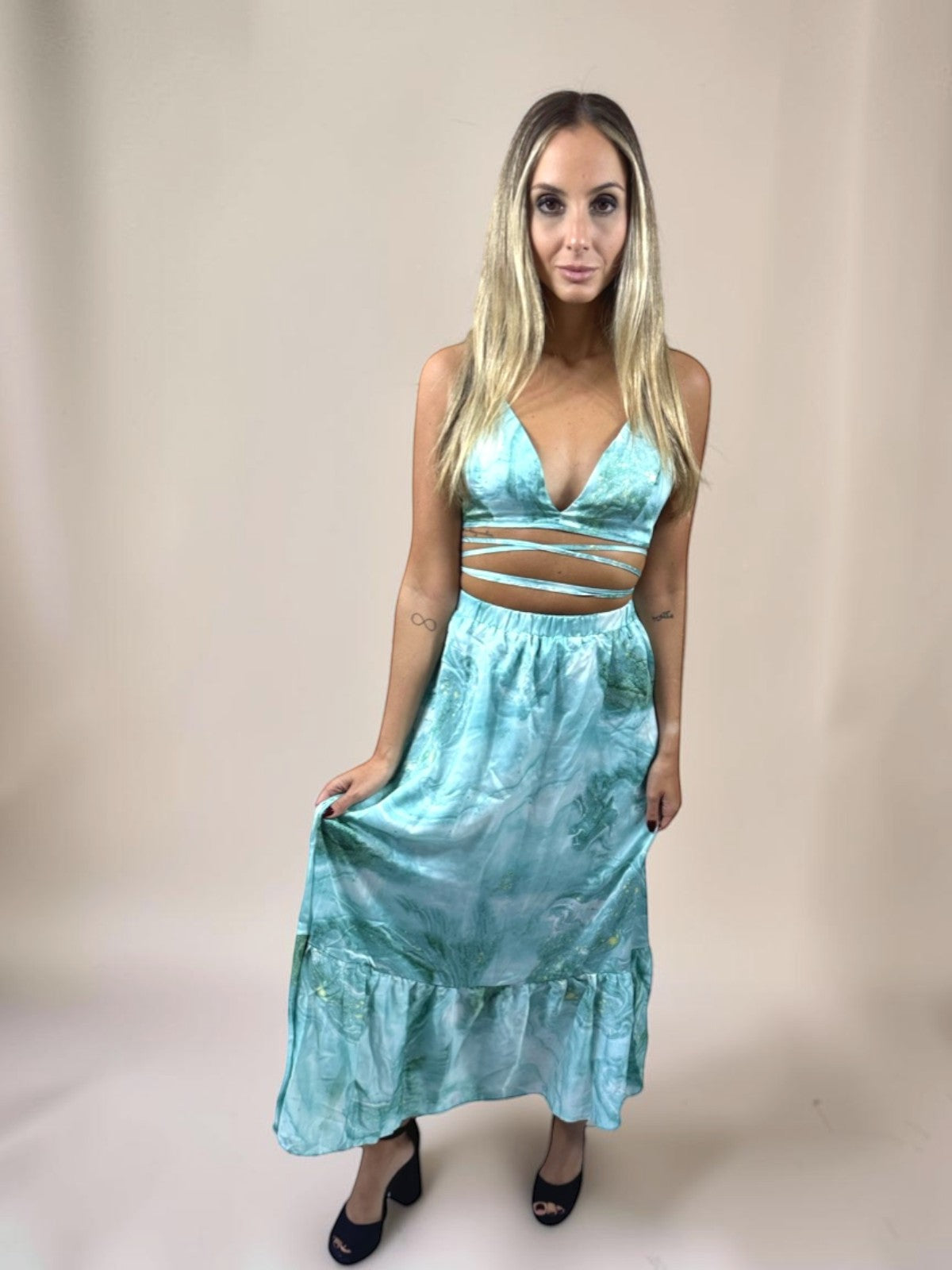 Conjunto Liage Estampado Saia Longa Comprida Babado e Cropped Top Amarração Azul Claro Turquesa