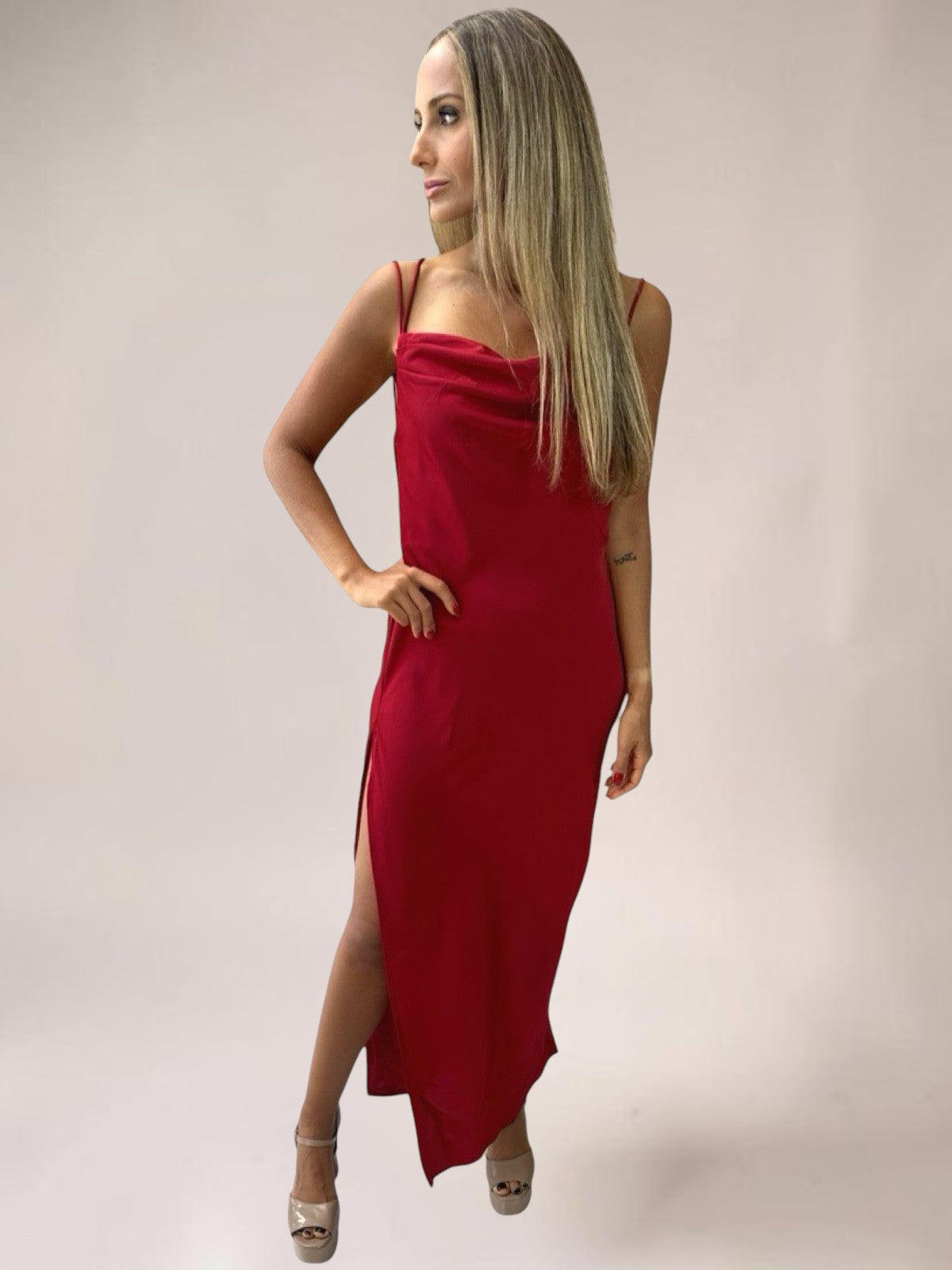 Vestido Longo Liage Liso Festa Decote Drapeado Alcinha Alça Fenda Vinho Bordo