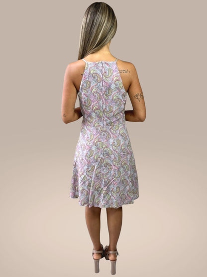 Vestido Liage Curto Estampado Alça Alcinha Decote Canoa Rodado Nude Rosa Verde