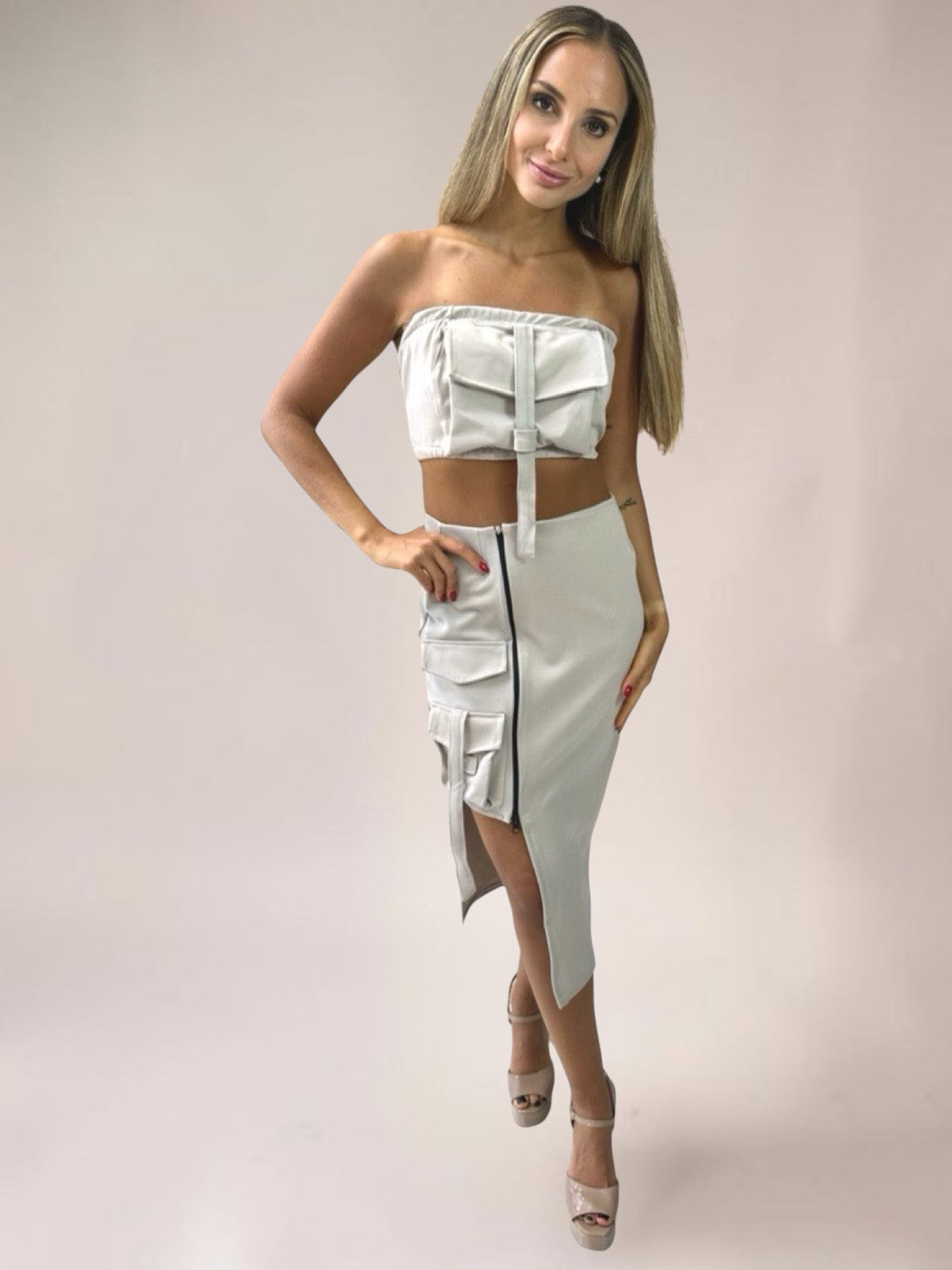 Conjunto Liage Saia Midi e Blusa Cropped Tomara Que Caia Ziper Assimetrica Nude Off White
