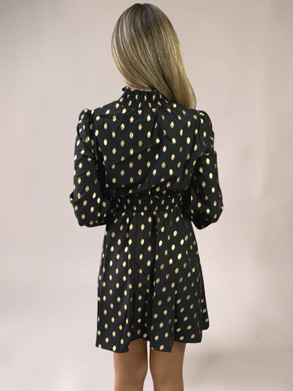 Vestido Liage Curto Manga Comprida Gola Poá Bolinhas Preto Branco Dourado