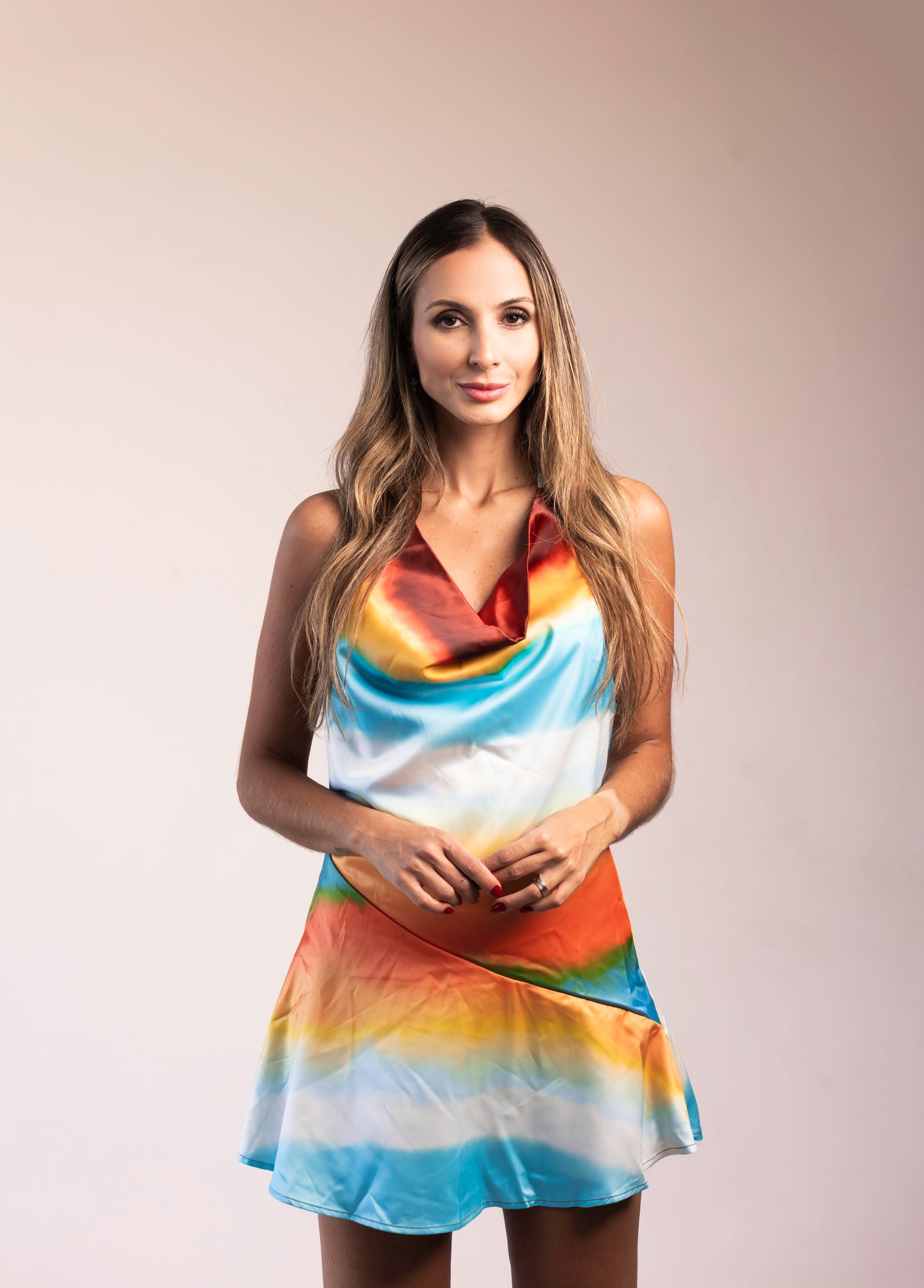 Vestido Liage Curto Festa Drapeado Cetim Frente Unica Tie Dye Vinho Laranja Amarelo Branco Azul Claro