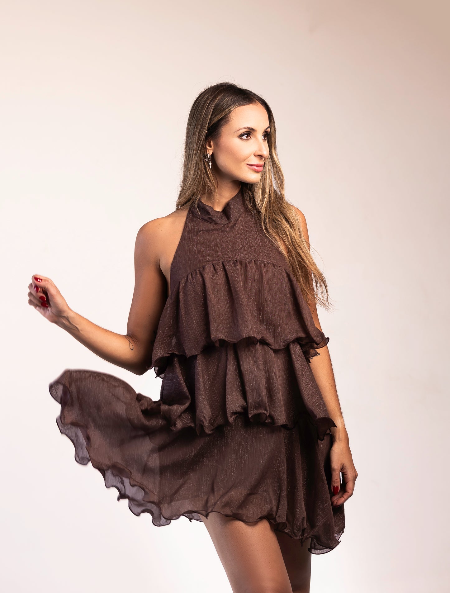 Vestido Curto Liage Brilho Babado Metalizado Prata Marrom