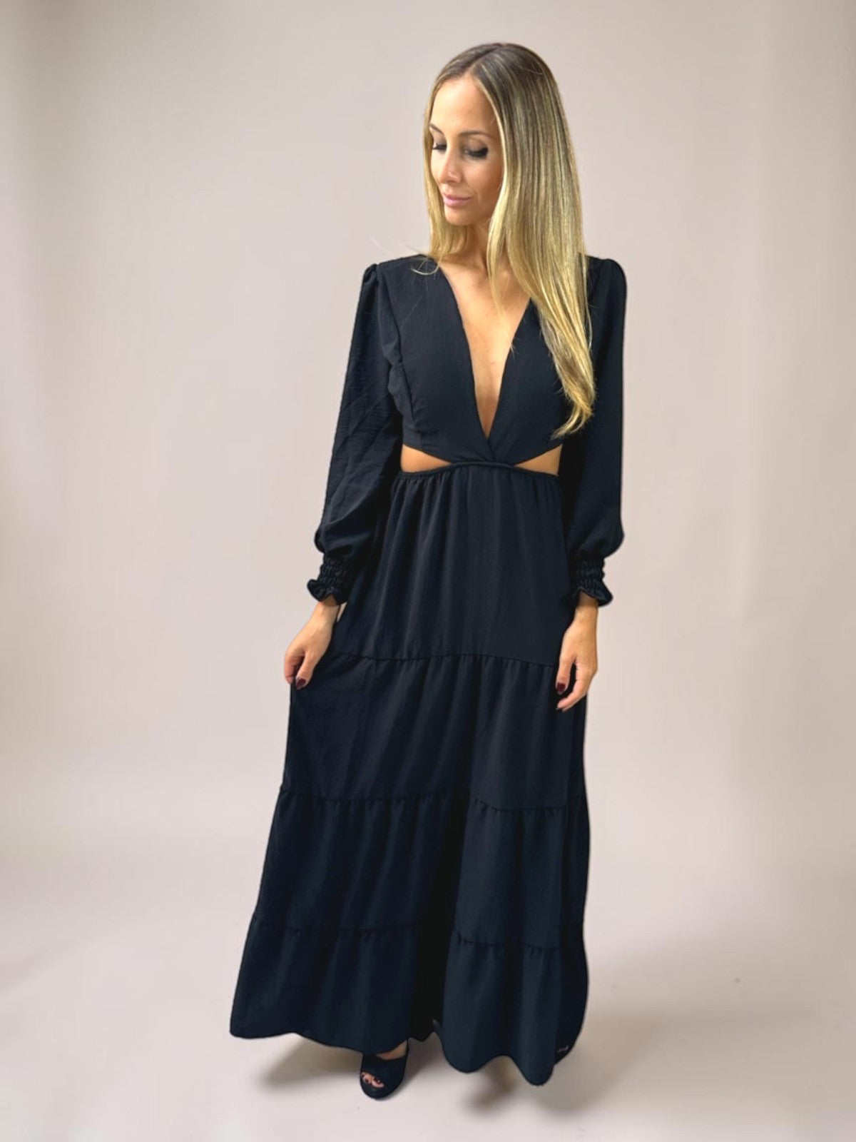 Vestido Liage Longo Manga Comprida Decote V Recorte Preto