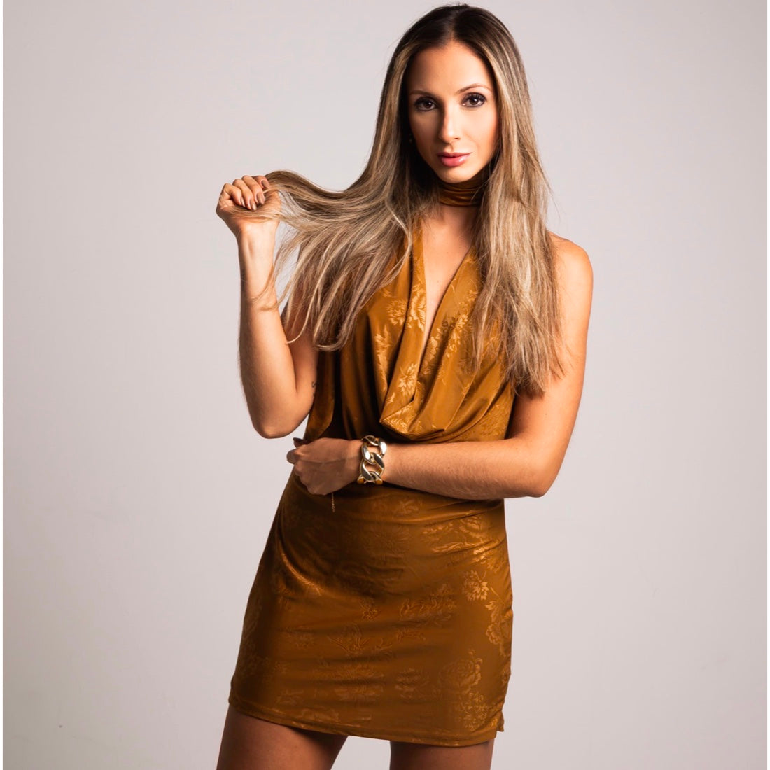 Vestido Curto Liage Frente Unica Decote Drapeado Estampado Bege Nude Marrom Claro