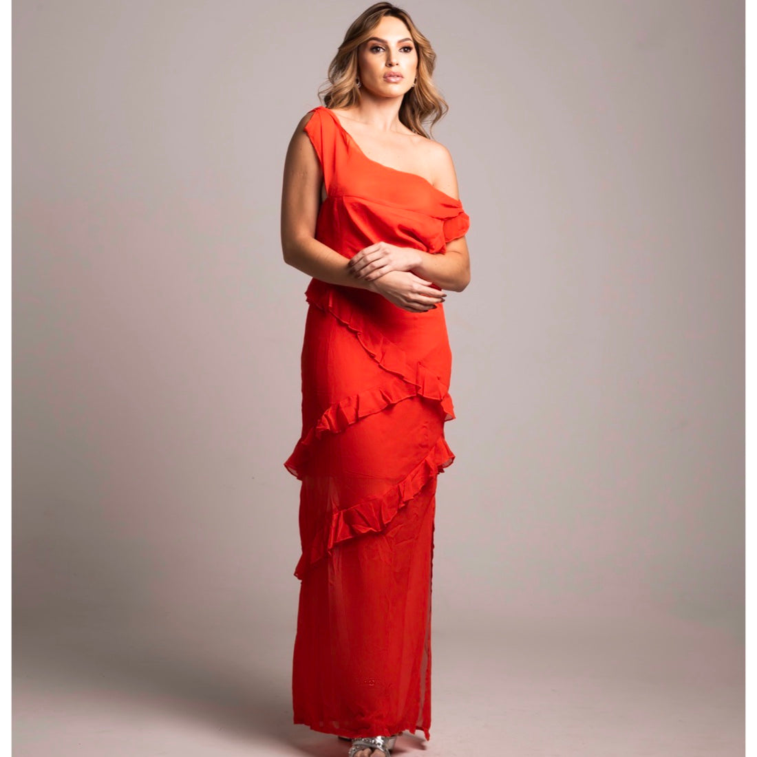 Vestido Longo Liage Festa Decote Canoa babado Chifon Vermelho Laranja