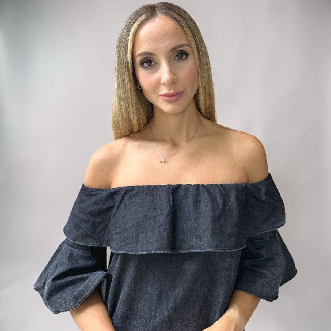 Vestido Liage Curto Jeans Denin Liso Babado Ombro a Ombro Ciganinha Azul Escuro
