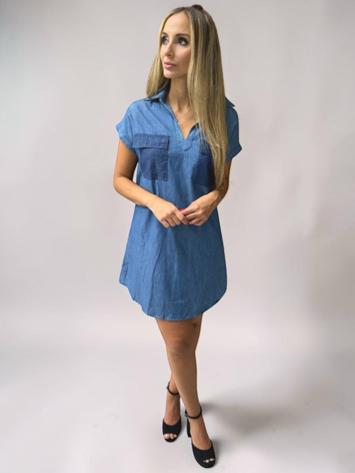 Vestido Liage Curto Jeans Denin Liso Bolso Gola Manga Curta Azul