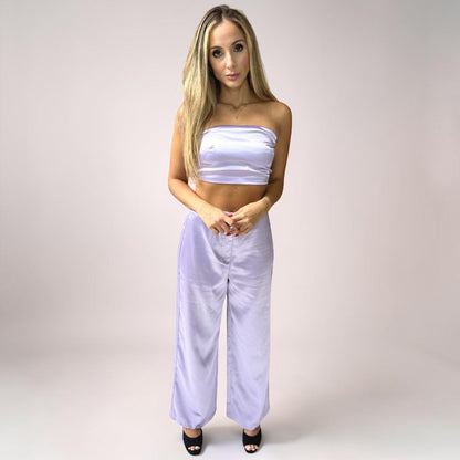 Conjunto Calça e Cropped Alça Liage Cetim Brilho Tomara que Caia Lilás Lavanda