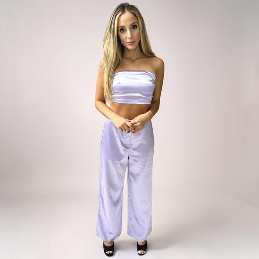 Conjunto Calça e Cropped Alça Liage Cetim Brilho Tomara que Caia Lilás Lavanda