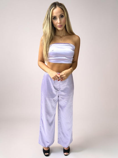 Conjunto Calça e Cropped Alça Liage Cetim Brilho Tomara que Caia Lilás Lavanda