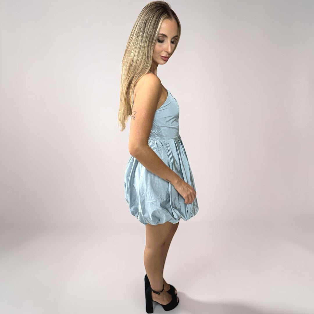 Vestido Liage Curto Brilho Liso Balone Alça Alcinha Metalizado Prata Cinza