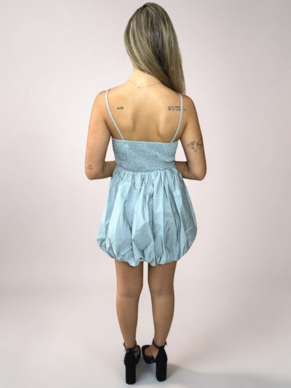 Vestido Liage Curto Brilho Liso Balone Alça Alcinha Metalizado Prata Cinza