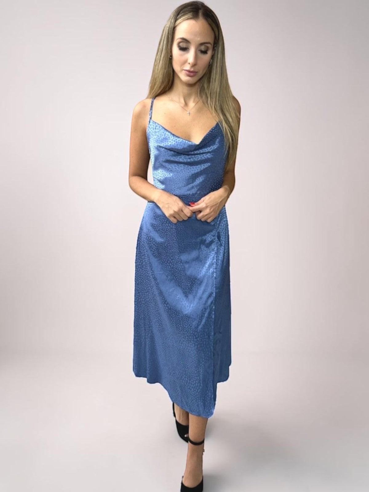 Vestido Liage Curto Festa Liso Brilho Onça Oncinha Fenda Alcinha Alça Drapeado Metalizado Azul Claro