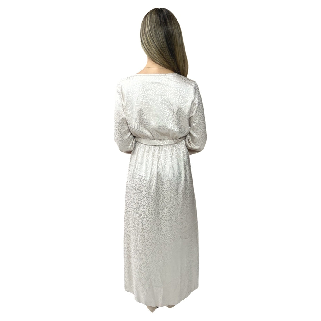 Vestido Liage Longo Festa Liso Brilho Onça Oncinha Fenda Manga Comprida Metalizado Nude