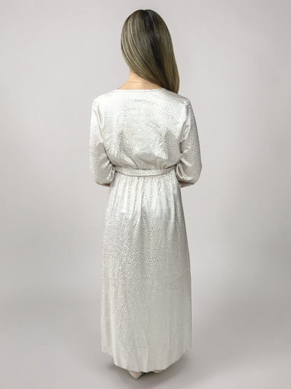 Vestido Liage Longo Festa Liso Brilho Onça Oncinha Fenda Manga Comprida Metalizado Nude