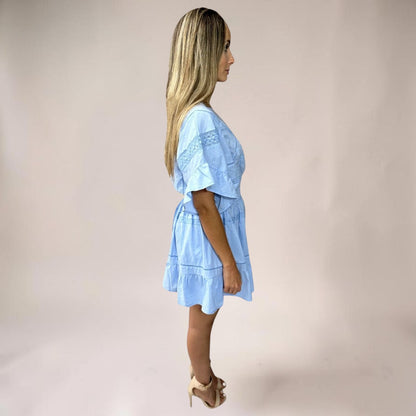 Vestido Liage Liso Manga Curta Linho Bordado Rodado Decote Canoa Azul Claro