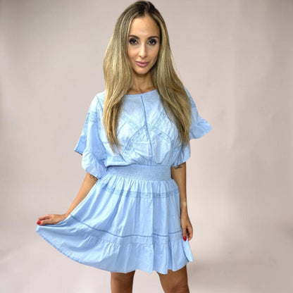 Vestido Liage Liso Manga Curta Linho Bordado Rodado Decote Canoa Azul Claro