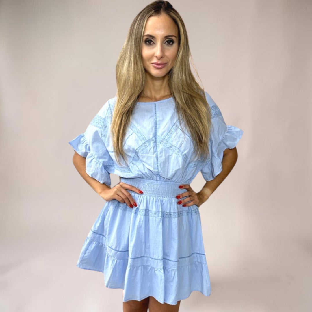 Vestido Liage Liso Manga Curta Linho Bordado Rodado Decote Canoa Azul Claro