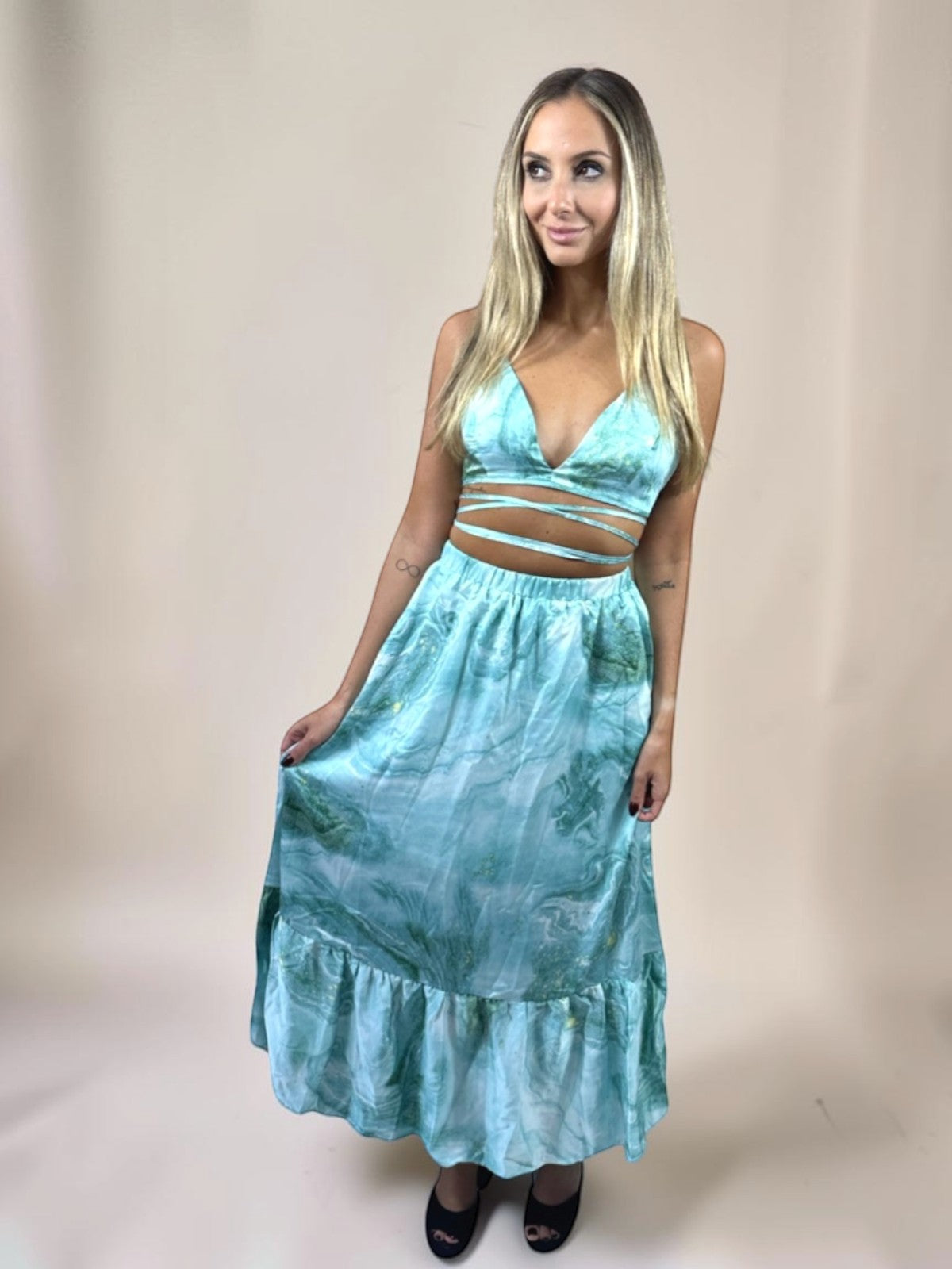 Conjunto Liage Estampado Saia Longa Comprida Babado e Cropped Top Amarração Azul Claro Turquesa